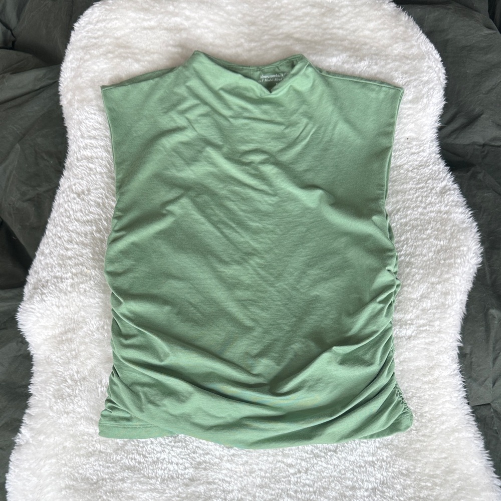 Like new Abercrombie Paloma top - light green